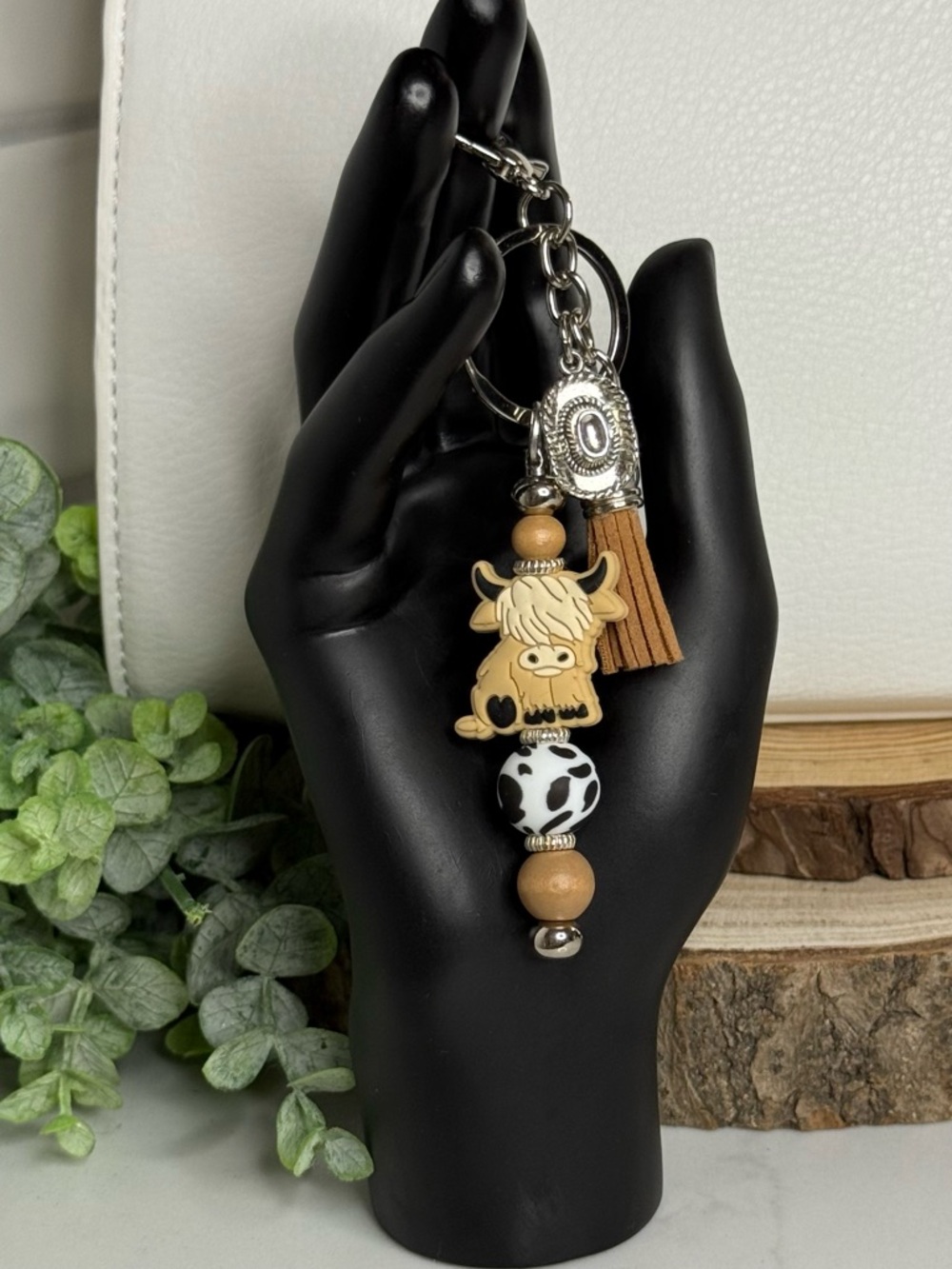 Cute Silicone Beaded Highland Cow Tassel Keychain - Tan, Black & White